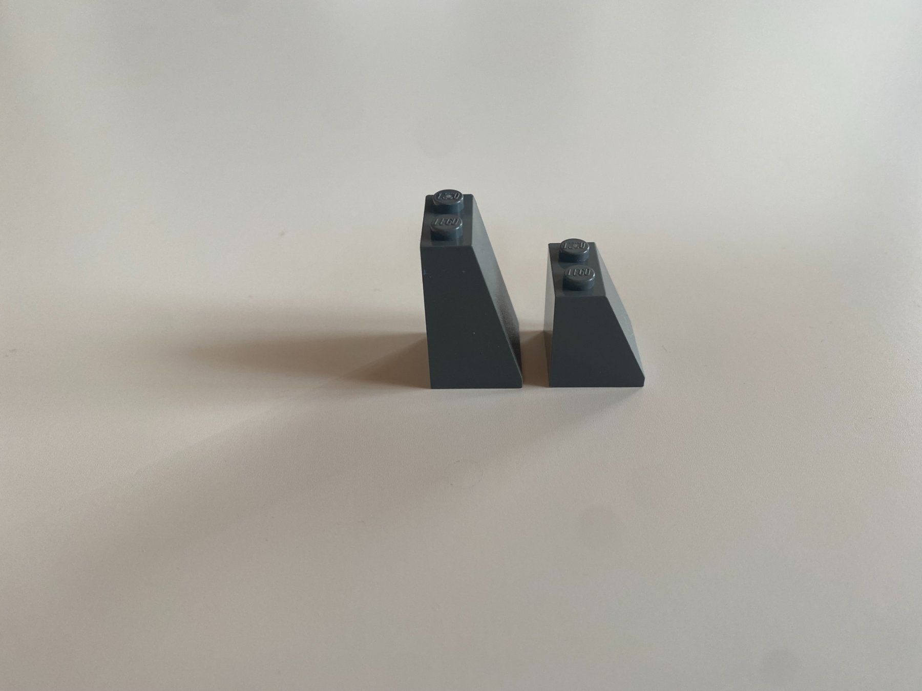 Lego Giocattoli: LEGO - DIVERSE - GRAUE - SCHRÄG - STEINE – Usato da Gelterkinden venduto da ajdt4 1