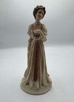 Elegante Porzellanfigur junge Frau
