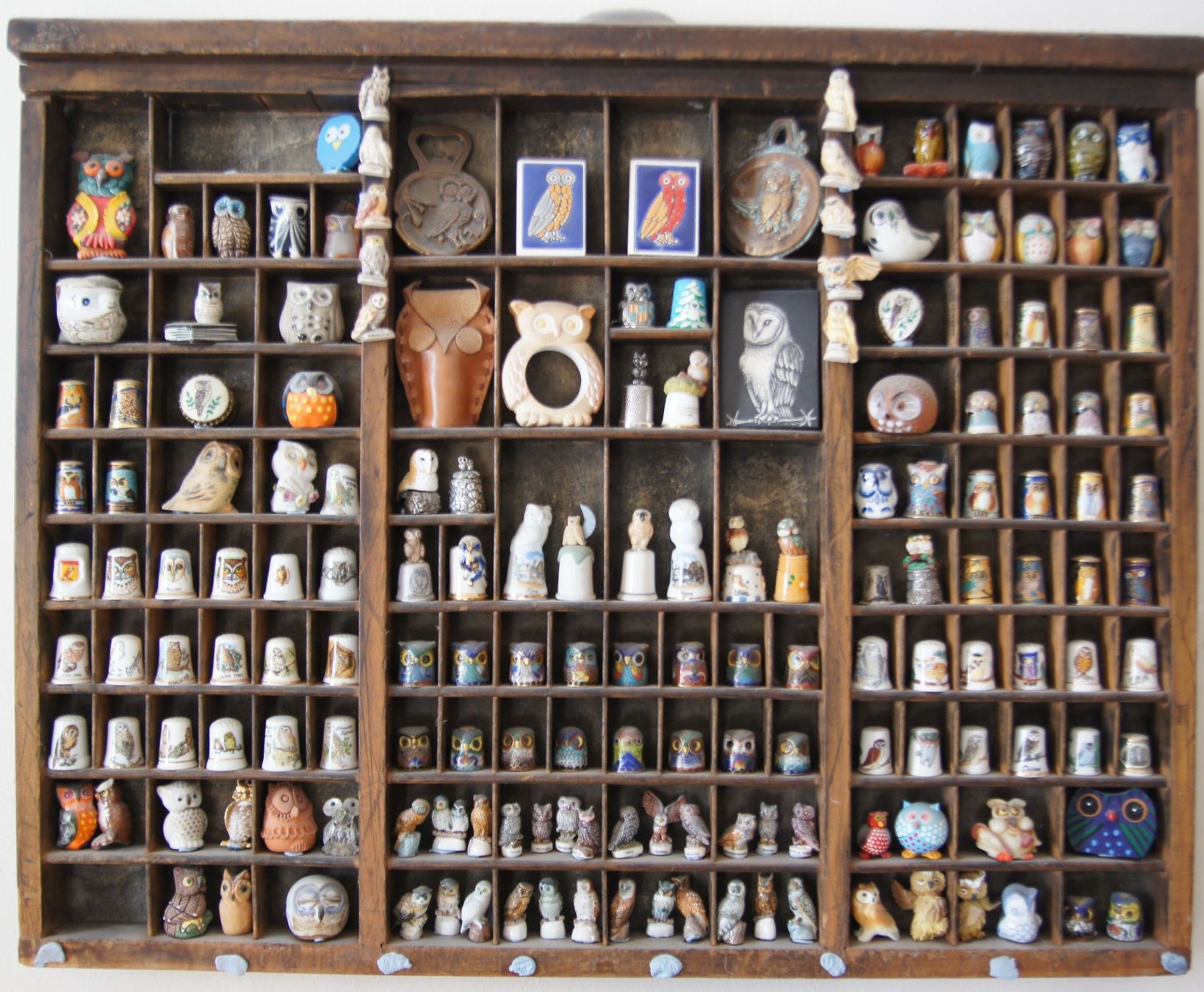 Tutte le decorazioni: Eulen / Original Setzkasten mit über 150 Eulenfiguren – Usato da Biberist venduto da Peter1948