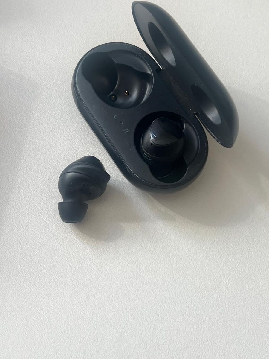 Samsung Cuffie: Samsung Galaxy Buds Bluetooth Kopfhoerer Schwarz mit Ladecas – Nuovo (secondo la descrizione) da Muralto venduto da jac_hkz5 3