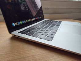 Apple MacBook air 8/512 95% akku mit Hülle