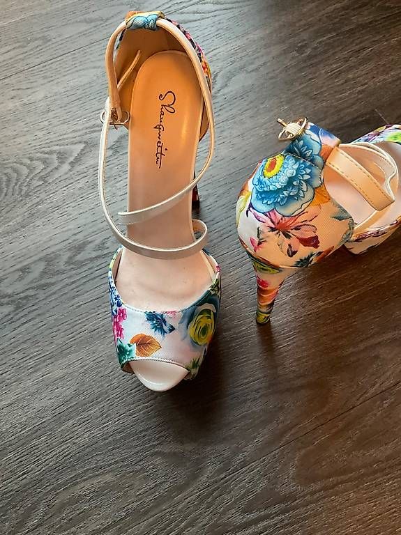 Scarpe da donna: Neuer, wunderschöner Higheel GR 37 – Usato da Erlinsbach SO venduto da Adica 2