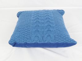 HANDARBEIT Gestricktes Zierkissen blau
