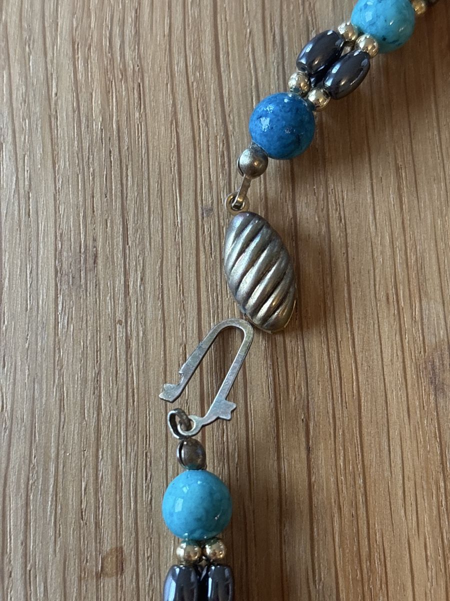 Colliers: Hematite & Turquoise Beaded Necklace with Clasp – Neuf (Voir description) à Genève par gai_w7bf 2