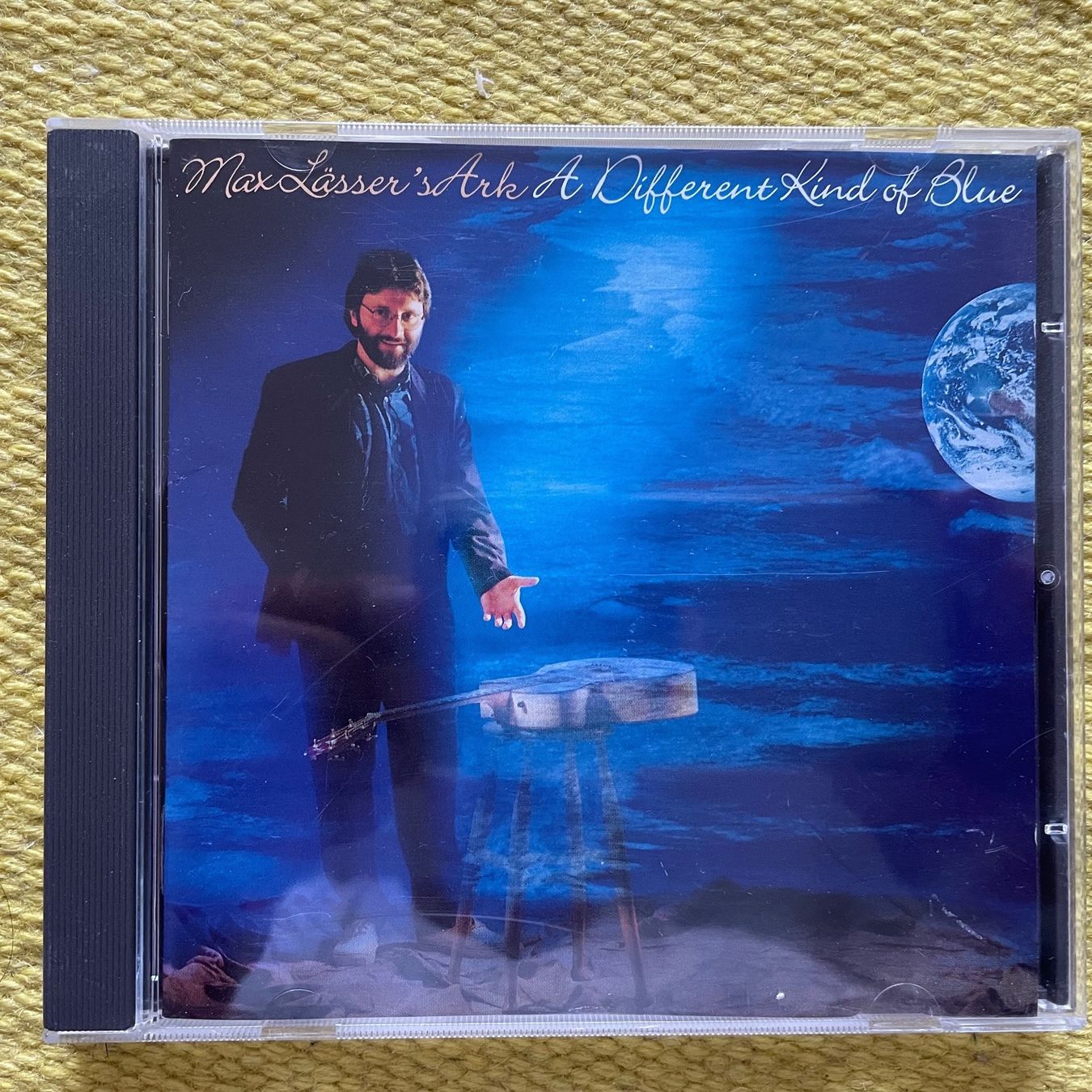 CD: MAX LÄSSER-A DIFFERENT KINF OF BLUE – Usato da Rorschacherberg venduto da CD-Roli