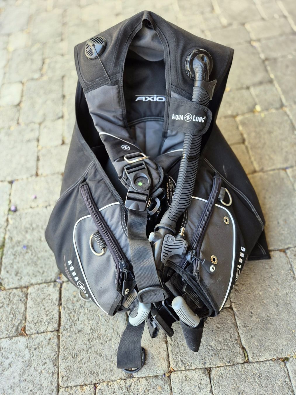Détendeurs & Vestes: Aqua Lung Tarierjacket AXIOM Grösse LG – D'occasion à Bänk (Dägerlen) par Wasserhuepfer