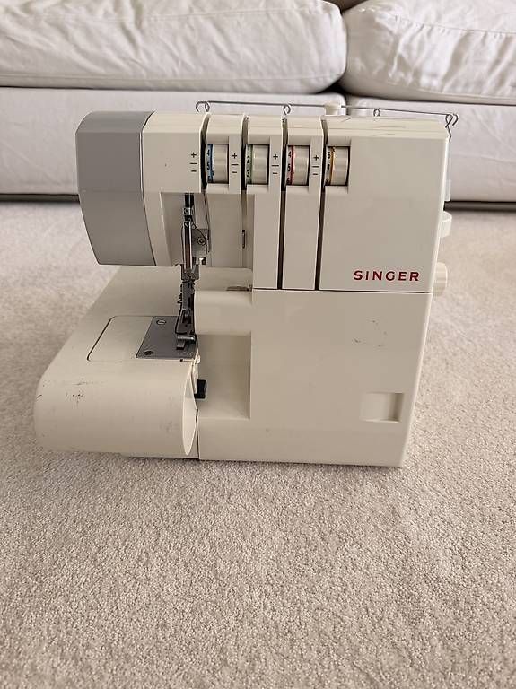 Macchine da cucire: Singer Overlock-Nähmaschine – Usato da Adligenswil venduto da TST04 1