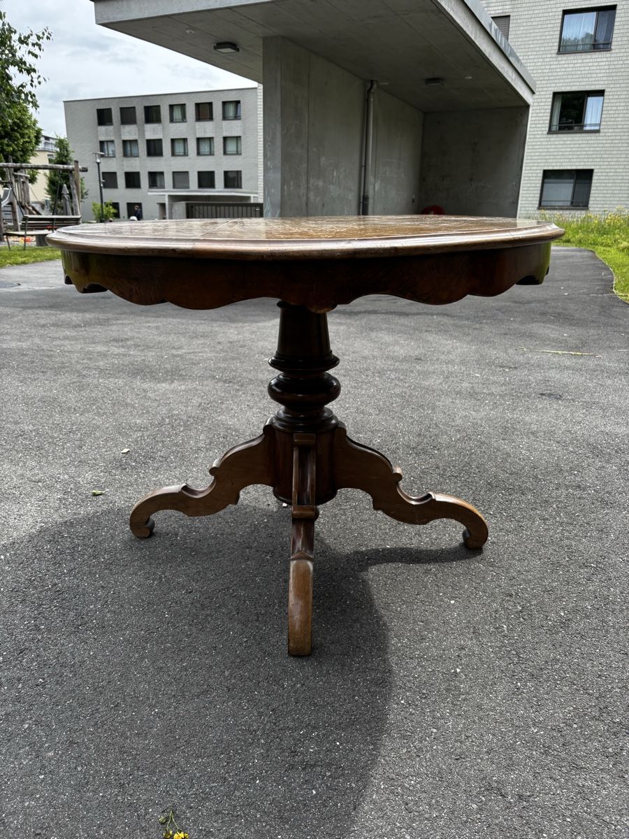 Tavoli: Alter runder Holztisch mit Mittelfuss – Usato da Adligenswil venduto da MrDorades 4