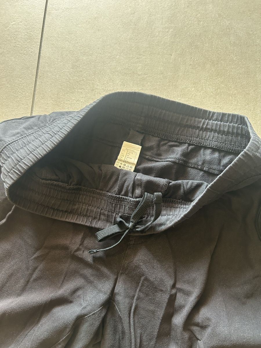 Decathlon Pantalons: Sporthose schwarz – D'occasion à Maisprach par _aliciarebecca_ 2