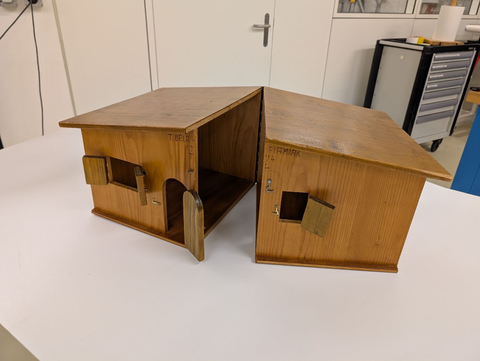 Case e mobili per bambole: Puppenhaus aus Holz – Usato da Obfelden venduto da Mandifera 2