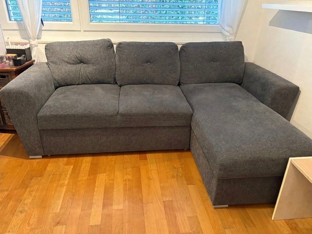 Divani: Graues Sofa fast neu – Nuovo (secondo la descrizione) da rothrist venduto da impossible02