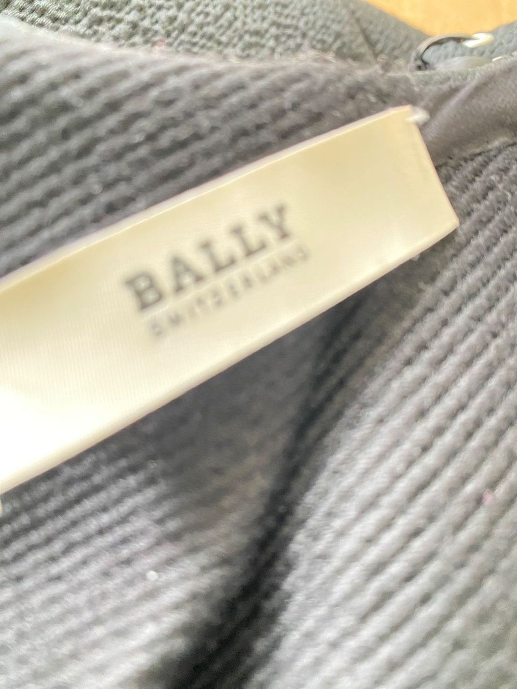 Bally Vestiti: Schwarzes Kleid mit Schnürung Gr. 36 – Nuovo (secondo la descrizione) da Rothrist venduto da lil_tg5m 3