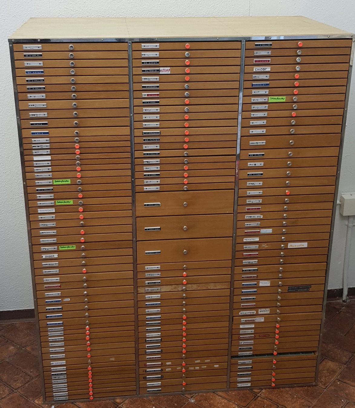 Sistemi di archiviazione: Schmuck Schublade Sortierstation – Usato da Thalwil venduto da Designer50 7
