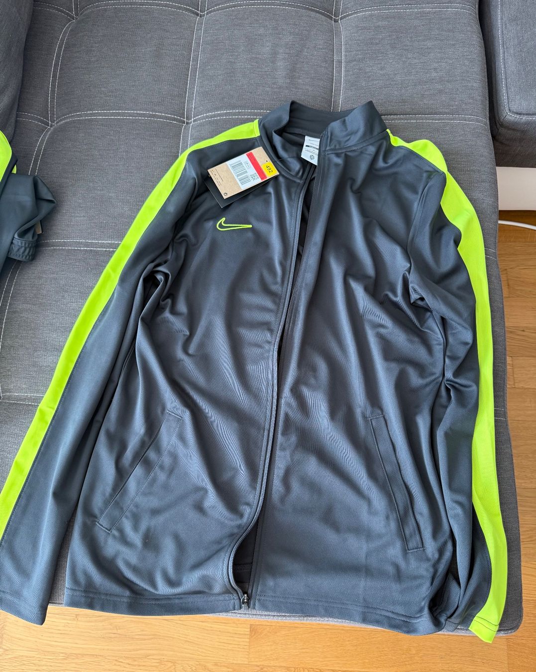 Nike Kleiderpakete: Nike Trainingsanzug, Original Grösse L – Gebraucht aus Rheinfelden von RetroX1 2