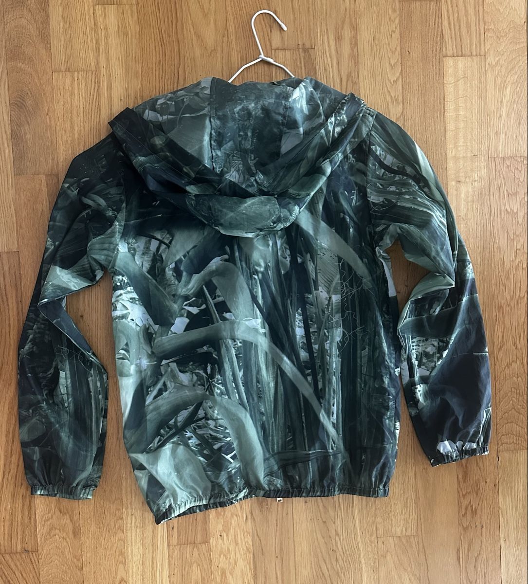 Closed Giacche: Closed Hooded Jacket - Green Botanical Print – Nuovo (secondo la descrizione) da Luzern venduto da ida_hv2y 1