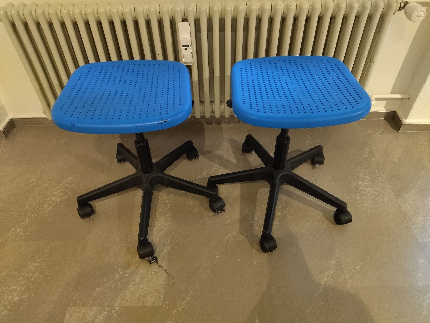 Ikea Sedie: 2x Ikea Kinderstuhl oder Bürostuhl – Usato da Magden venduto da Fimo29