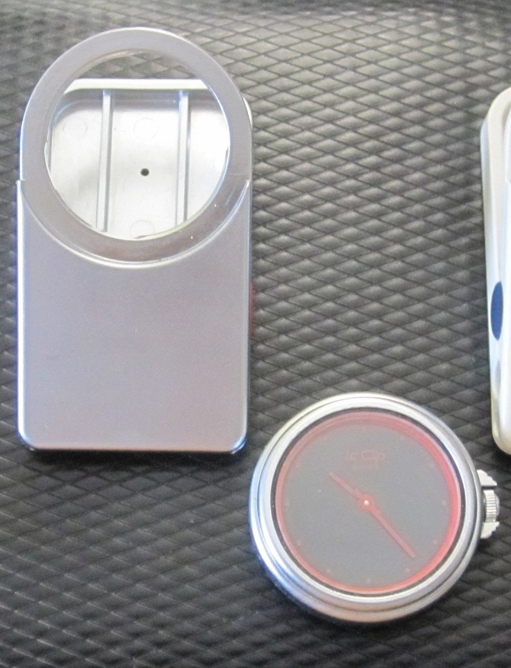 Orologi: Montre Le Clip SILVER, quartz, DÉFECTUEUSE – Difettoso da Nyon venduto da WHTF 2