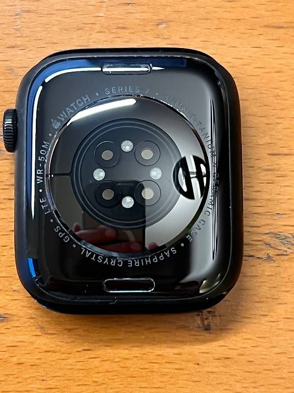 Apple Smartwatch: Apple Watch Series 7, 45mm Titanium cellular – Usato da Schinznach Dorf venduto da Macflo 1