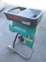Holz Häcksler Bosch AXT 2200 für den Herbstschnitt im Garten