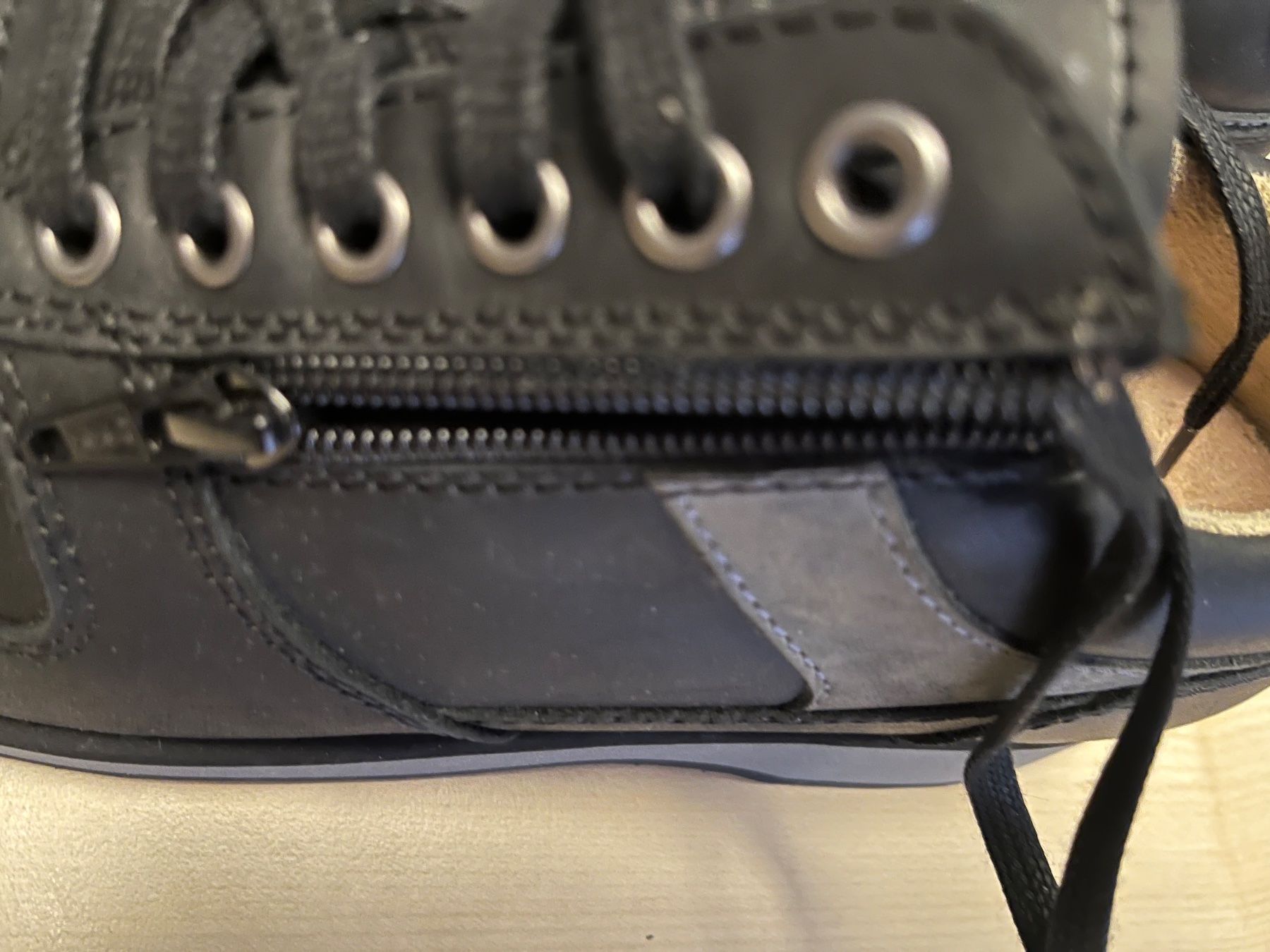 Scarpe da uomo: Herren Sneaker schwarz Grösse 43 mit Reissverschluss – Nuovo e nell'imballaggio originale da Boll venduto da pet_p87r 2