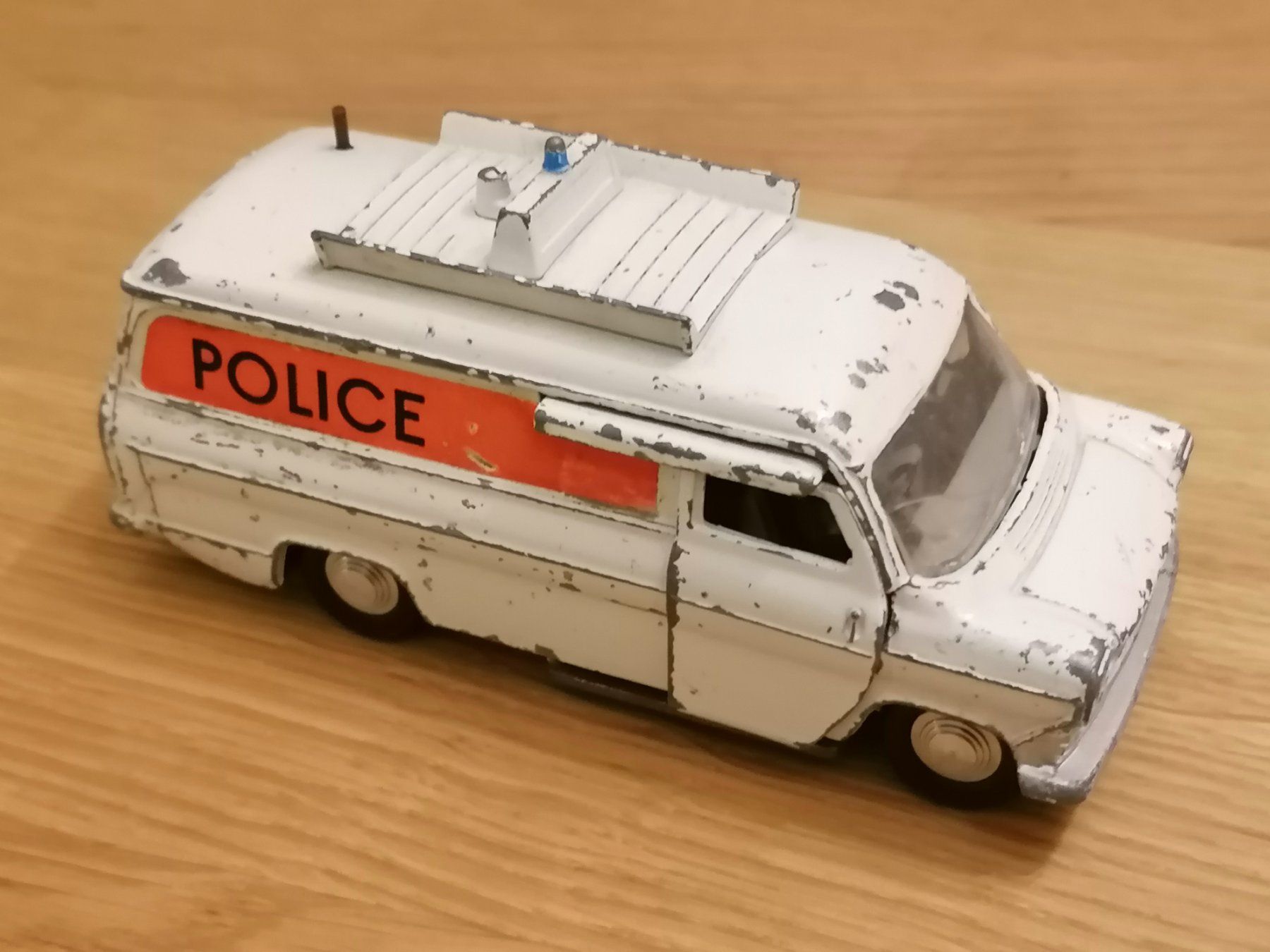 Dinky Toys Modellini d'auto: Dinky Toys - Ford Transit Van – Difettoso da Basel venduto da vintagecollector 2