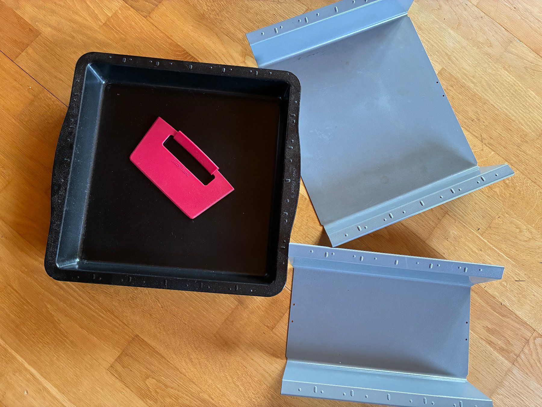 Betty Bossi Teglie da forno: Backblech 3 in 1 mit Schaber – Usato da Rüegsauschachen venduto da ivatug