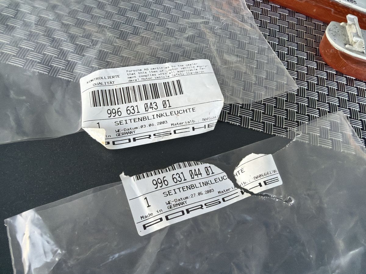 Porsche Tutti pezzi di ricambio auto: Porsche 996 / Boxster Seitenblinker  – Usato da Wolfwil venduto da Rolex1 4