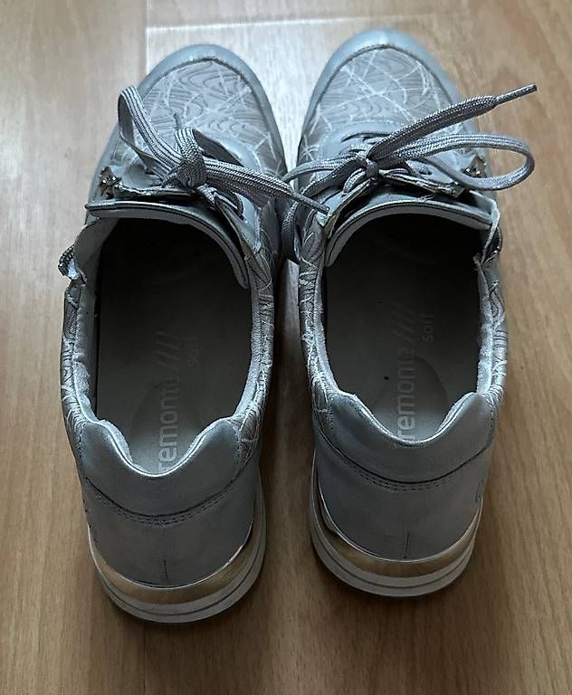 Scarpe da donna: Damen Sneakers  – Usato da Walchwil venduto da lau_xp6r 1