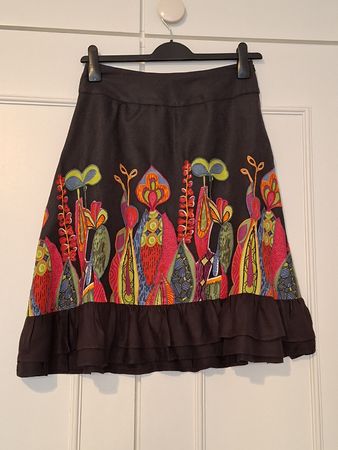 Jupe Desigual brodée multicolore à volants – Taille 38