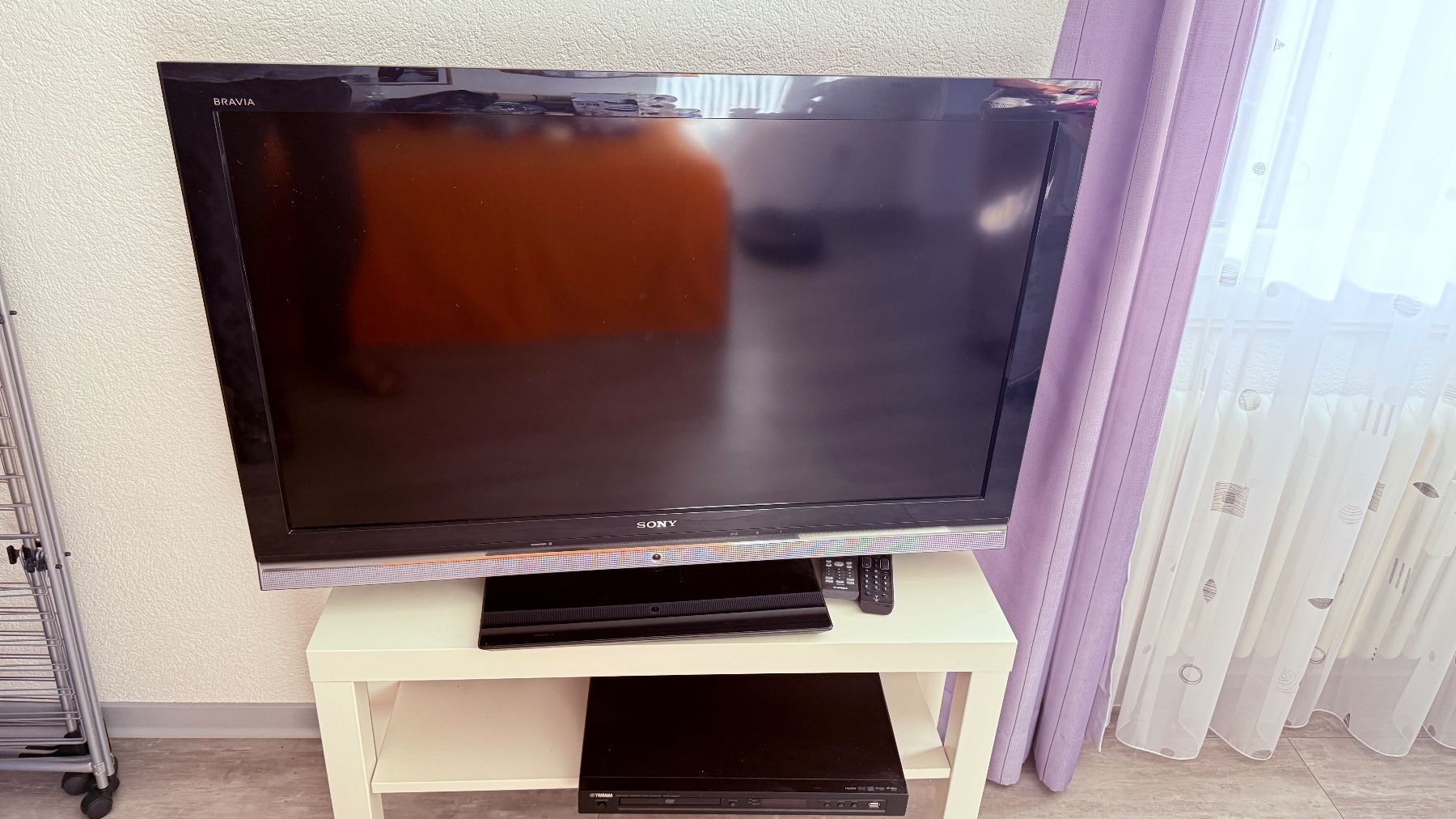 Sony Fernseher: Fernseher 40" Sony Bravia + Möbel + DVD – Gebraucht aus Gümligen von caesar07 3