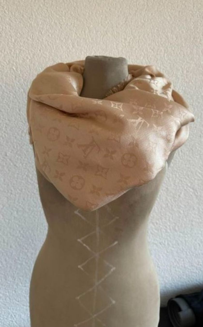 Foulard & Sciarpe: Louis Vuitton Classic Monogram Tuch / Schal – Nuovo (secondo la descrizione) da Allschwil venduto da Jadranka76 6
