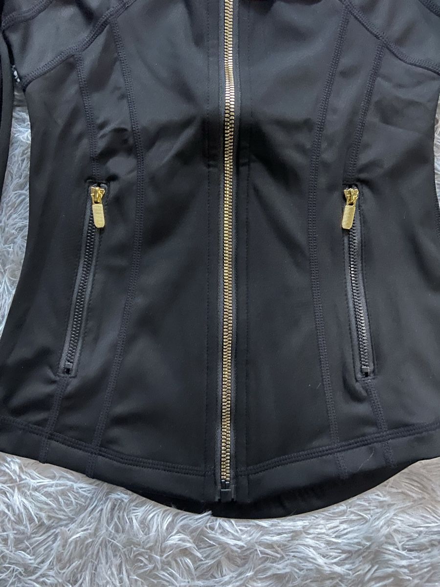 Lululemon Kleiderpakete: Lululemon Gym Set – Neu (gemäss Beschreibung) aus Embrach von NovasOutlet 1