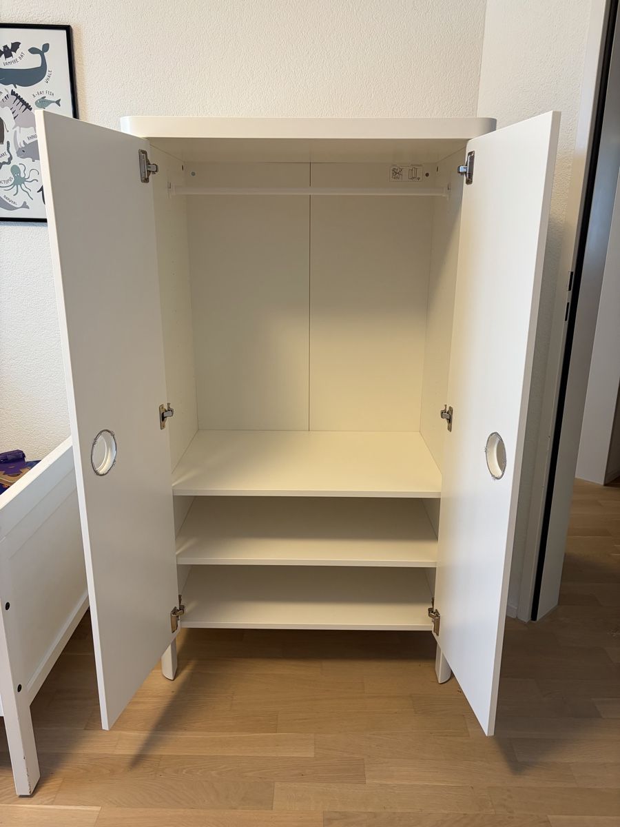 Armadi: Ikea Busunge Kinderkleiderschrank – Usato da Greifensee venduto da daniel1982 1