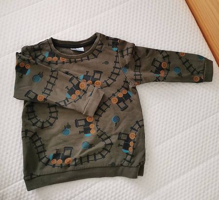 Pullover mit Zügen Gr. 98