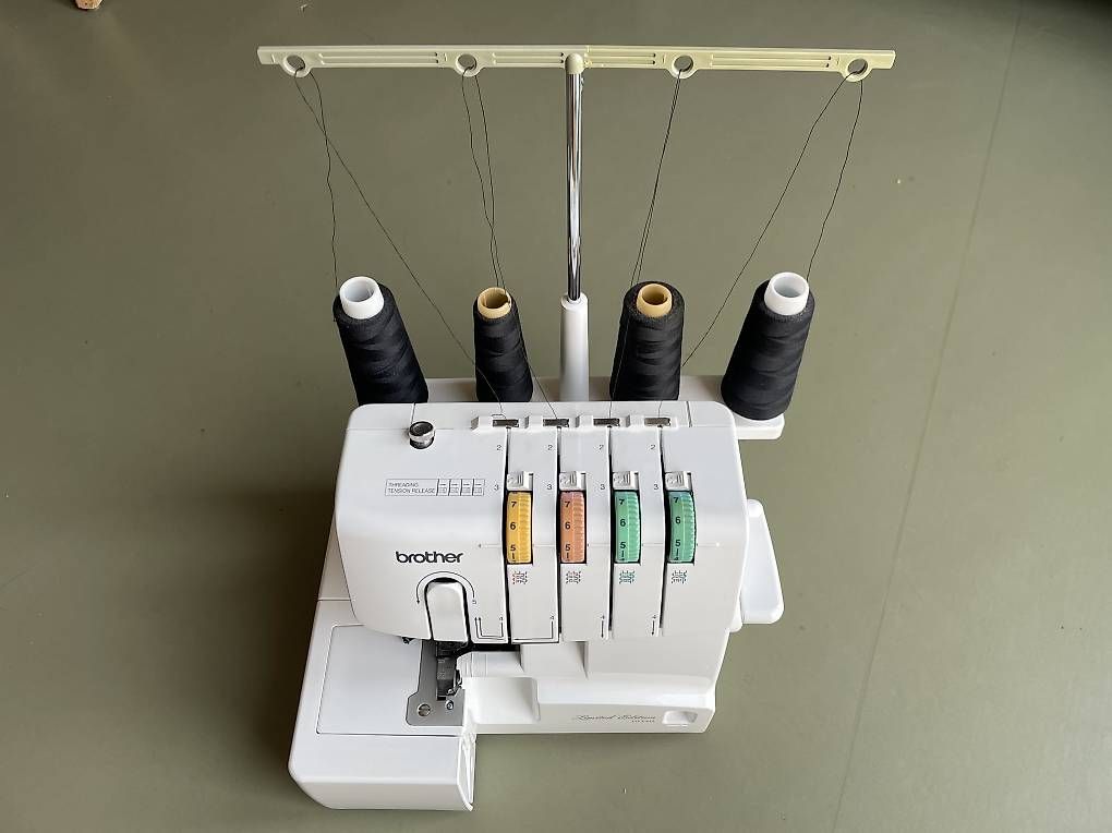 Machines à coudre: Overlock Nähmaschine – D'occasion à Bern par Sandra_Ce
