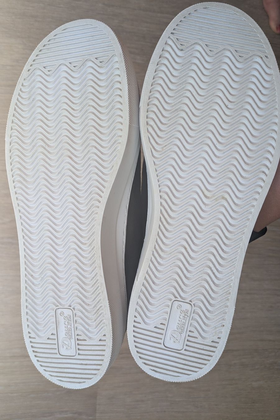 Damenschuhe: Black Leather sneakers – Neu (gemäss Beschreibung) aus Ettingen von hms_w27b 1