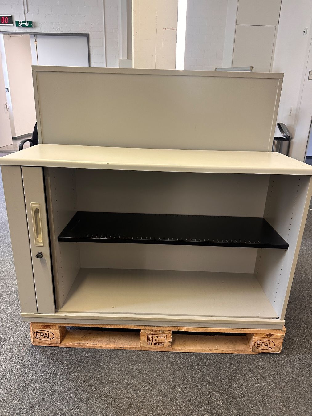 Armoires: Rolladenschrank – D'occasion à Winterthur par StiftungSchleife 1