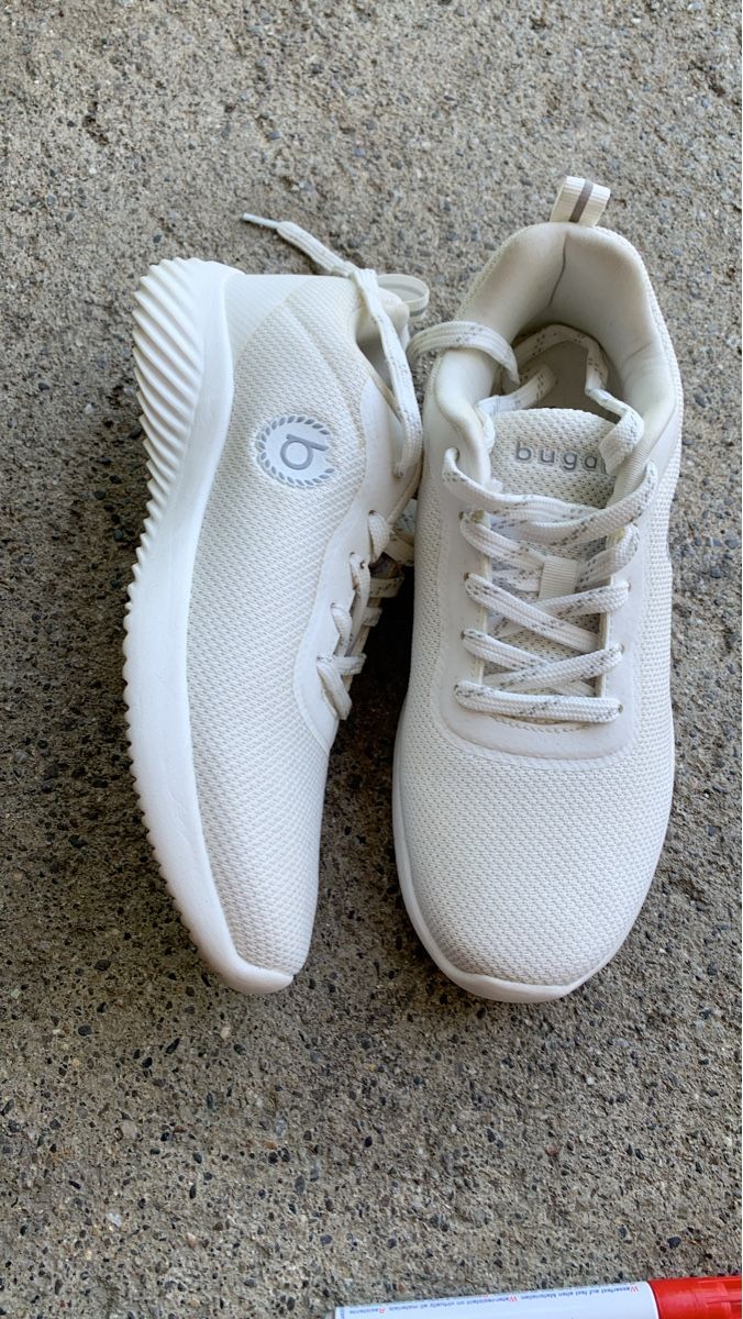 Bugatti Scarpe da uomo: Bugatti Sneaker Weiss Grösse 37 neuwertig – Nuovo (secondo la descrizione) da Bern venduto da peterra201