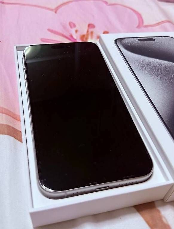 Portables: Iphone 15 Pro Max – D'occasion à Wil SG par Annaleiin1420 1