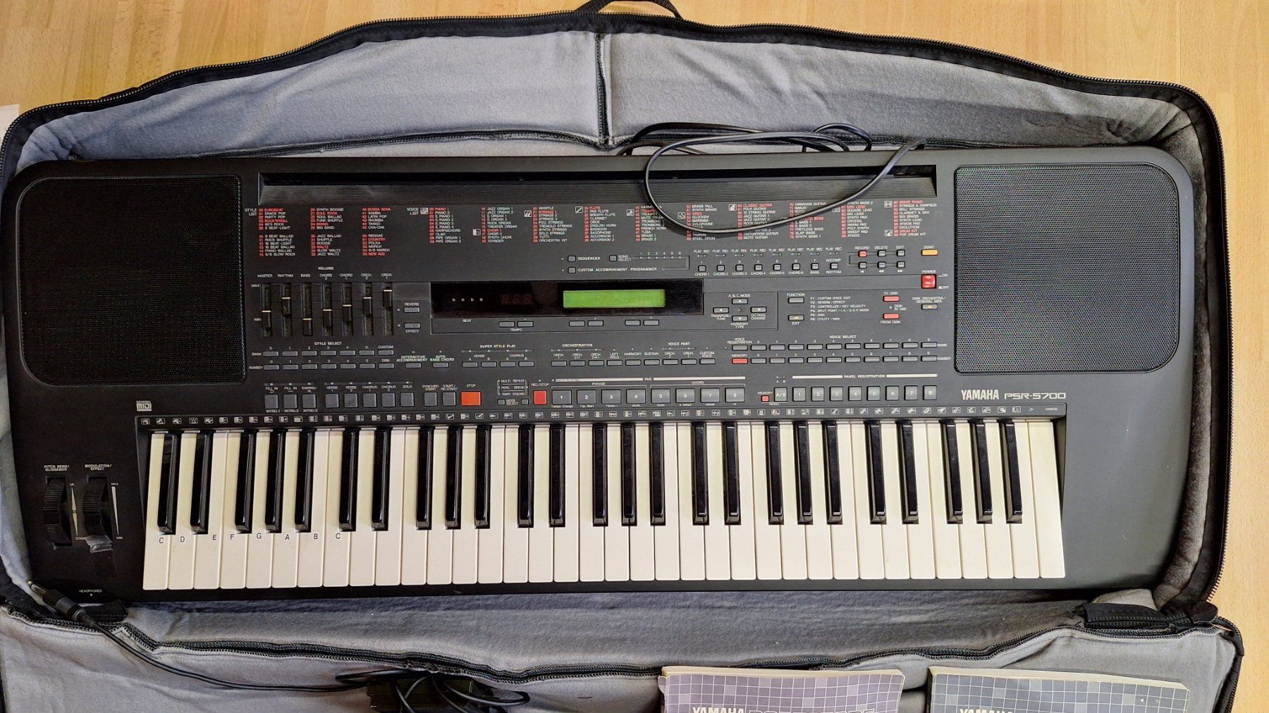 Yamaha Instruments de musique: Keyboard Yamaha PSR 5700 – D'occasion à Bargen BE par AladinPeter 1