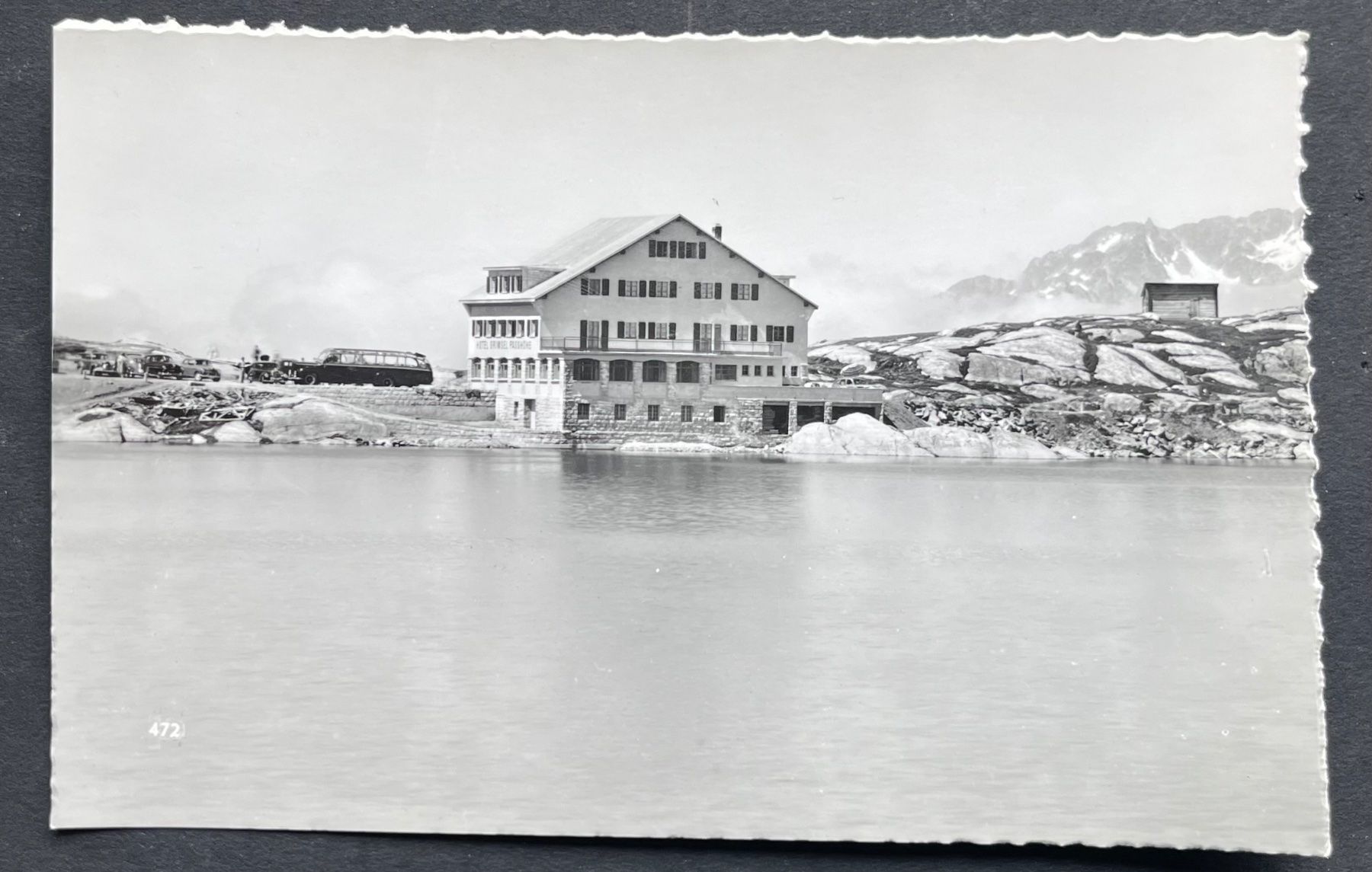 Cartoline postali: Grimselpass, HOTEL PASSHÖHE/Postauto Saurer – Usato da Wabern venduto da DaxKarten-75