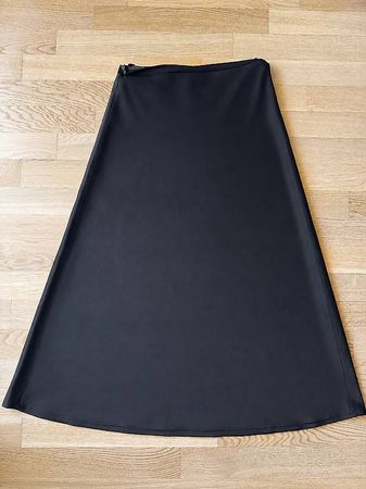 Neuer Uniqlo Satinrock