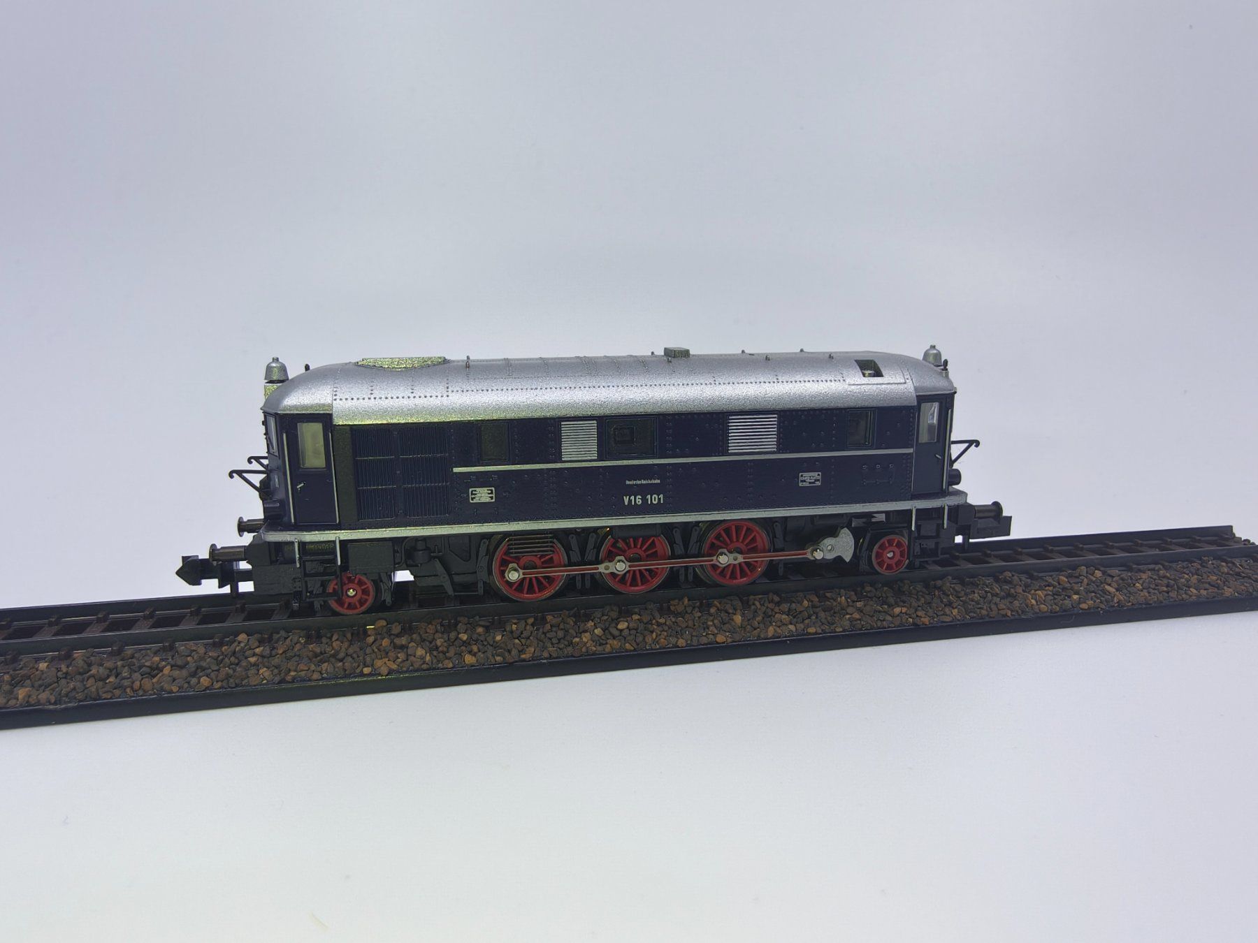 Trix Modelleisenbahnen: Minitrix 12800, V 16 101 blau, Analog – Gebraucht aus Wangs von mobacom 2