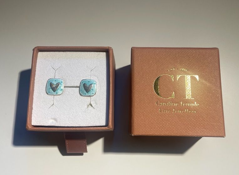 Ohrringe & -stecker: Ohrringe Caroline Temple Aqua silver heart studs – Neu (gemäss Beschreibung) aus Zürich von SimoneR1977