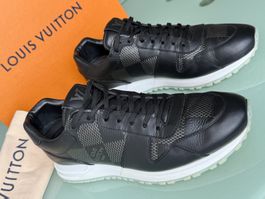 LOUIS VUITTON Runaway Monogram Schwarz Leder Low Sneakers 44