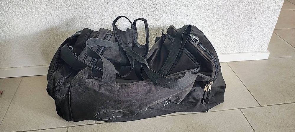 Borse: schwarze Sporttasche – Usato da Bülach venduto da Surbetone 1