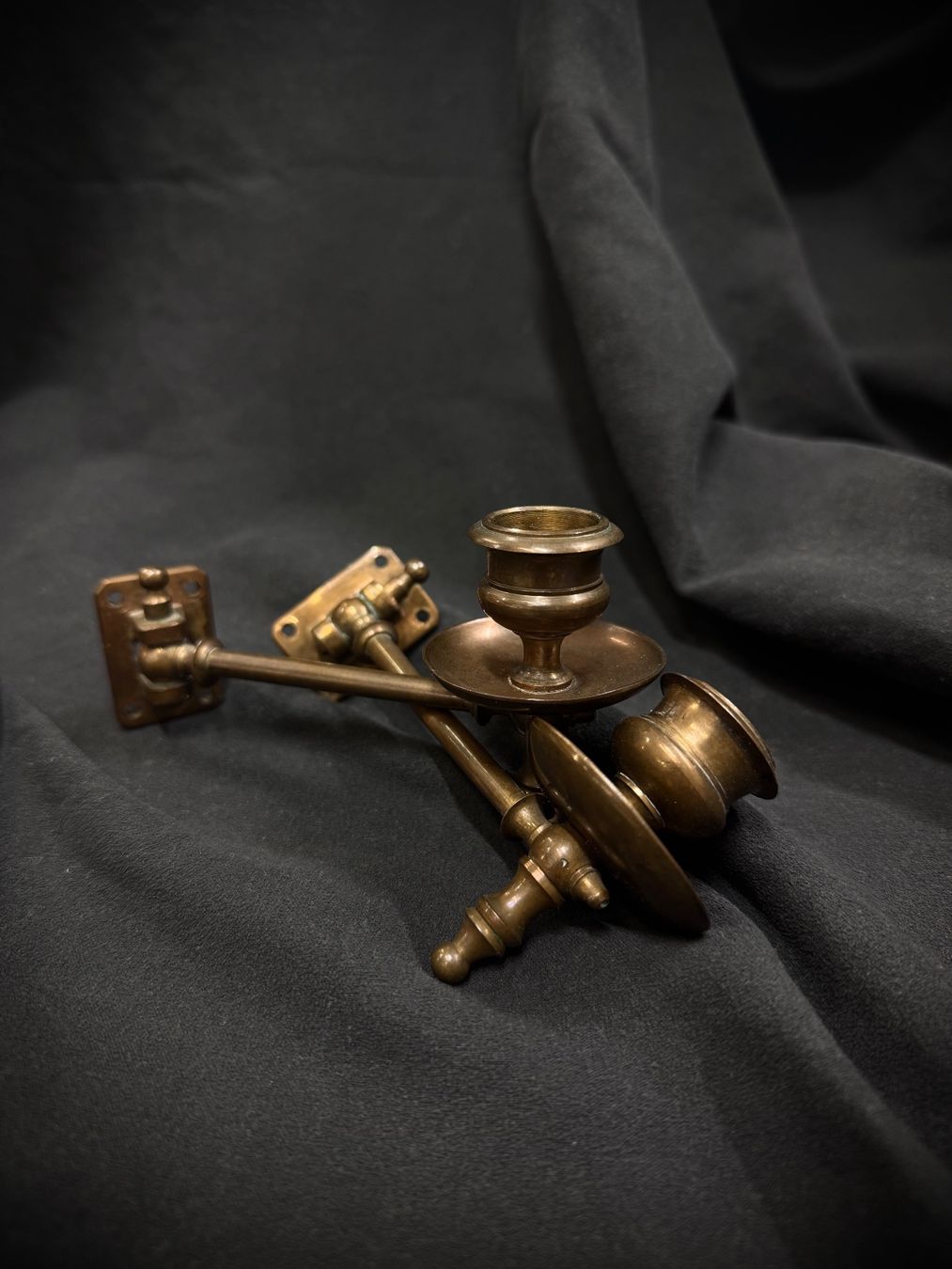 Portacandele: Vintage - Antique Brass Candlestick Holders Set 2 Wall Mount – Usato da Bern venduto da nkink