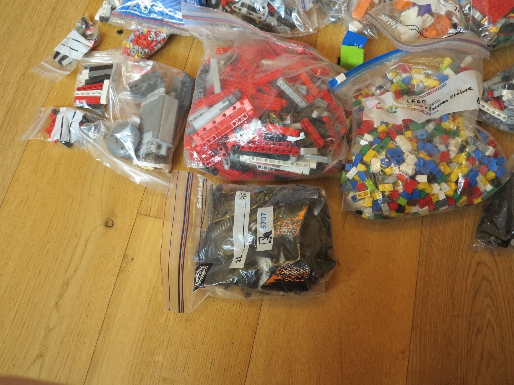 Lego Jouets: Lego ca 3.8 kg – D'occasion à Bettmeralp par stermei 5