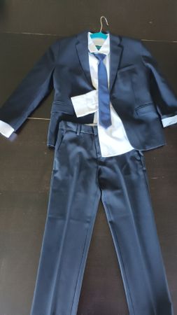 Complet pantalon veste chemise cravate: C&A taille 128 8 ans
