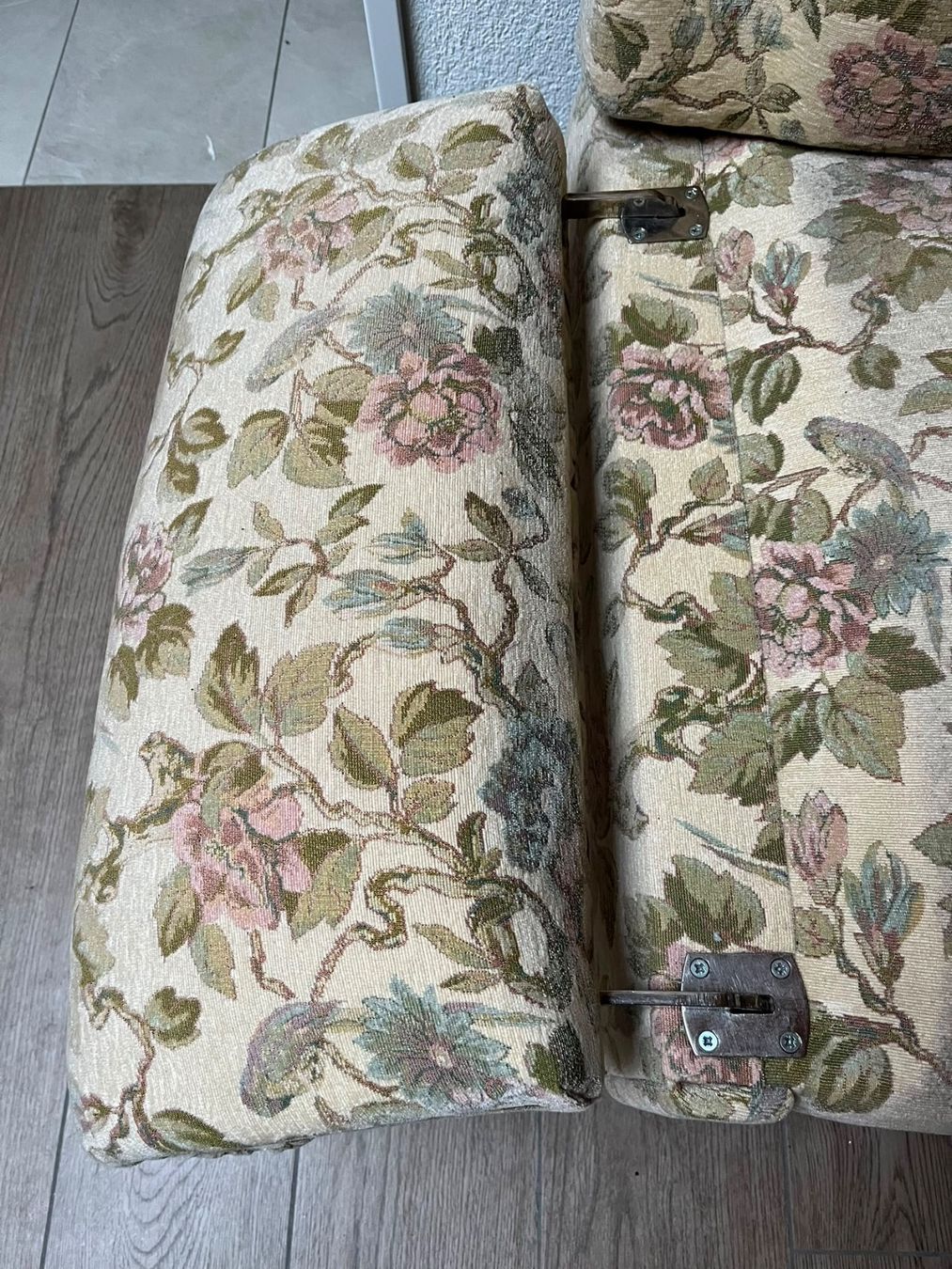 Divani: Vintage Sofa mit floralem Muster – Usato da Jona venduto da m.brun 3